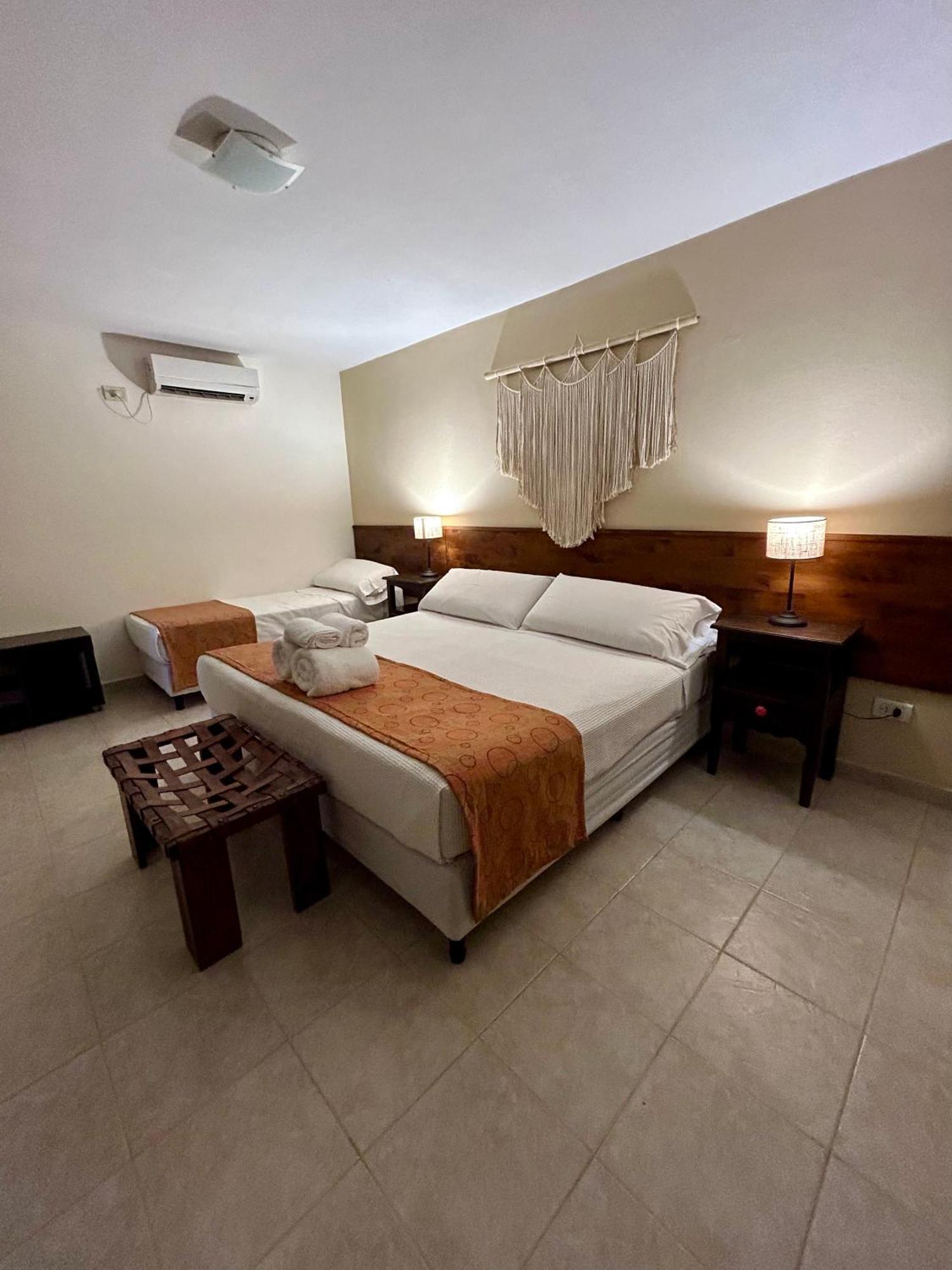 Hotel Plaza 卡法亚特 外观 照片